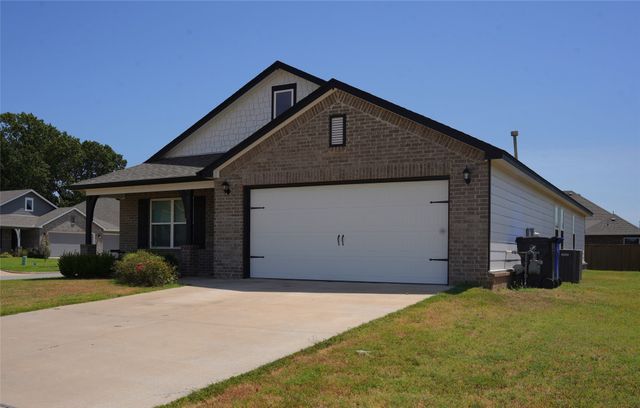 2005 W Fredericksburg Court, Broken Arrow, OK 74011