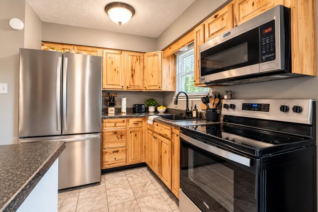 460 Sunset Drive, Bronston, KY 42518