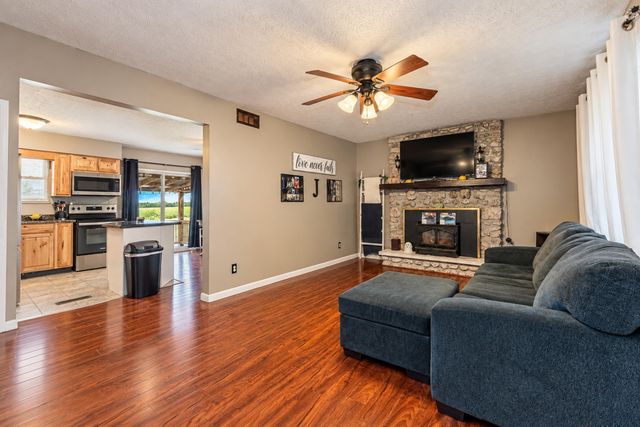 460 Sunset Drive, Bronston, KY 42518
