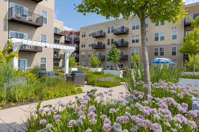 255 N Addison Avenue 528, Elmhurst, IL 60126