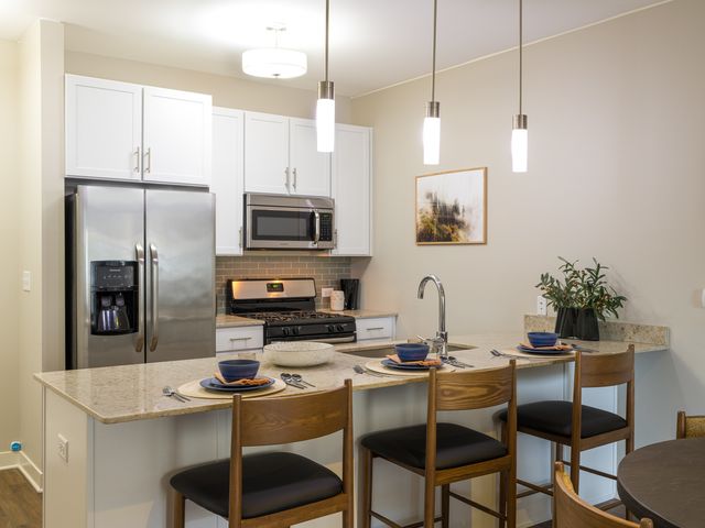 255 N Addison Avenue 528, Elmhurst, IL 60126