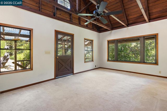 20 La Madronal, Orinda, CA 94563