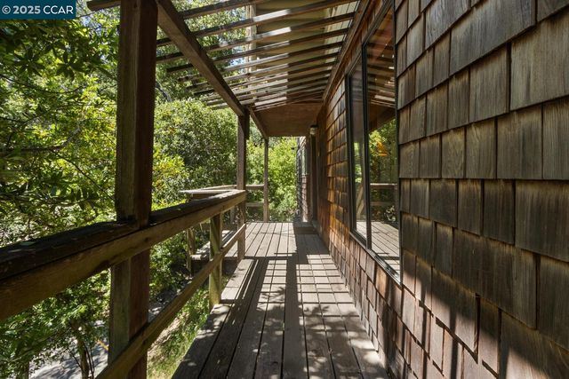 20 La Madronal, Orinda, CA 94563