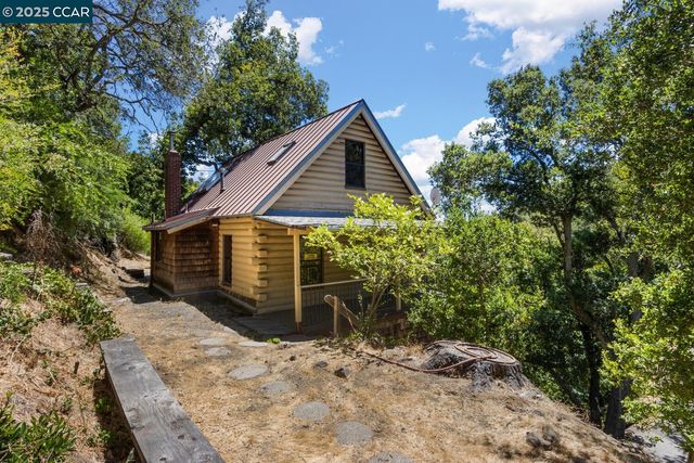 20 La Madronal, Orinda, CA 94563