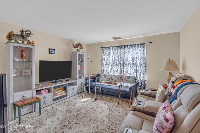 6 Bane Lane, Jackson, NJ 08527