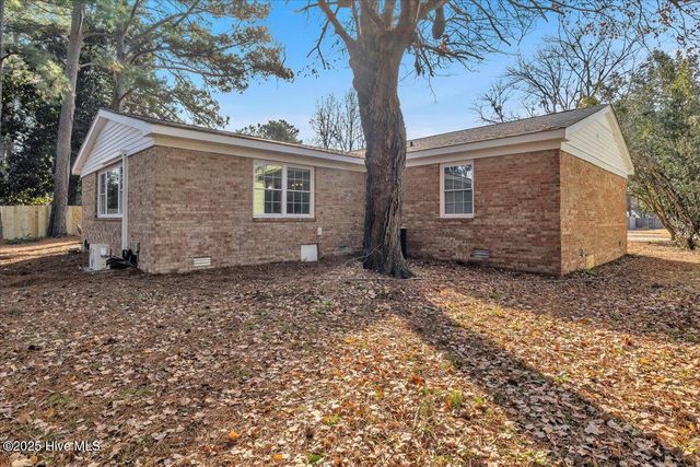 122 Carolina Circle, Jacksonville, NC 28546