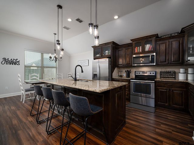 416 Hyde Park Dr, Chandler, TX 75758