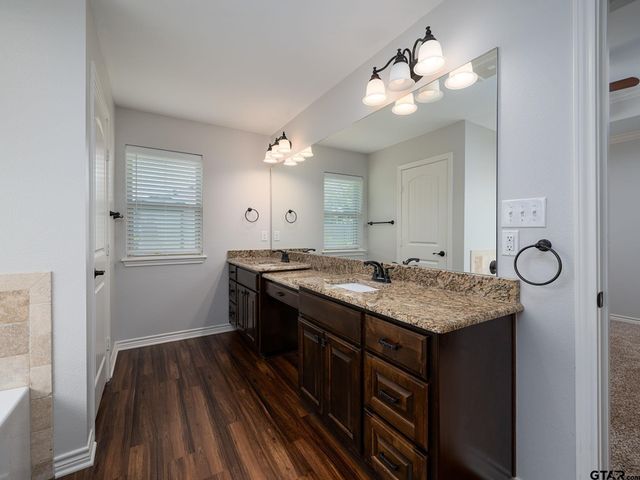 416 Hyde Park Dr, Chandler, TX 75758