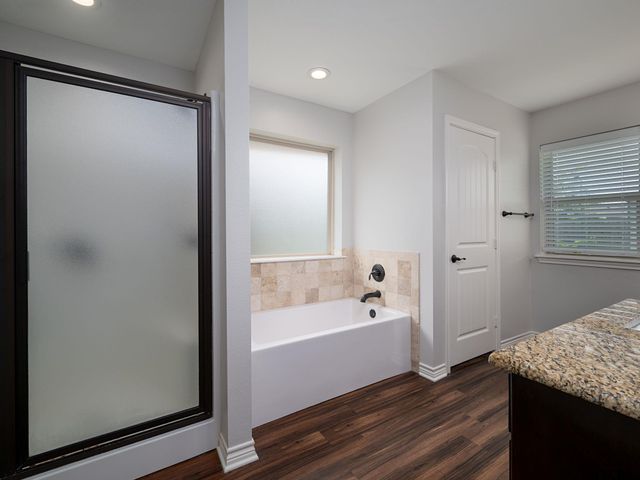 416 Hyde Park Dr, Chandler, TX 75758