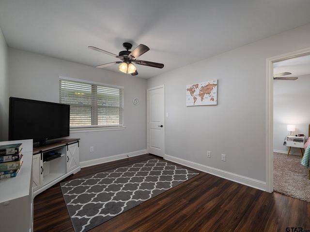 416 Hyde Park Dr, Chandler, TX 75758