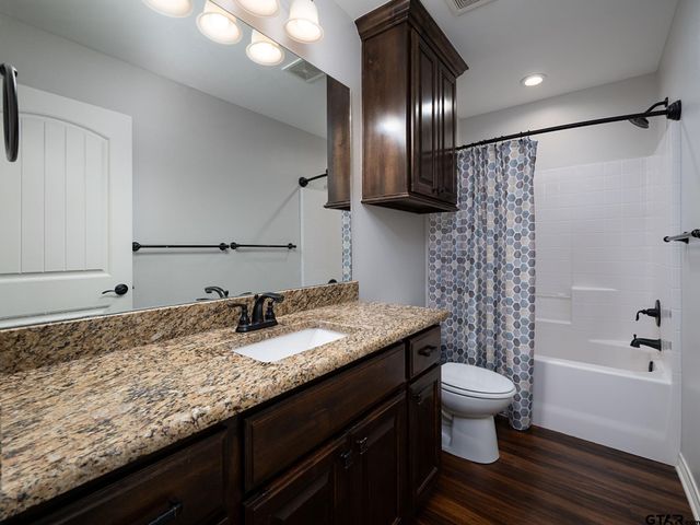 416 Hyde Park Dr, Chandler, TX 75758