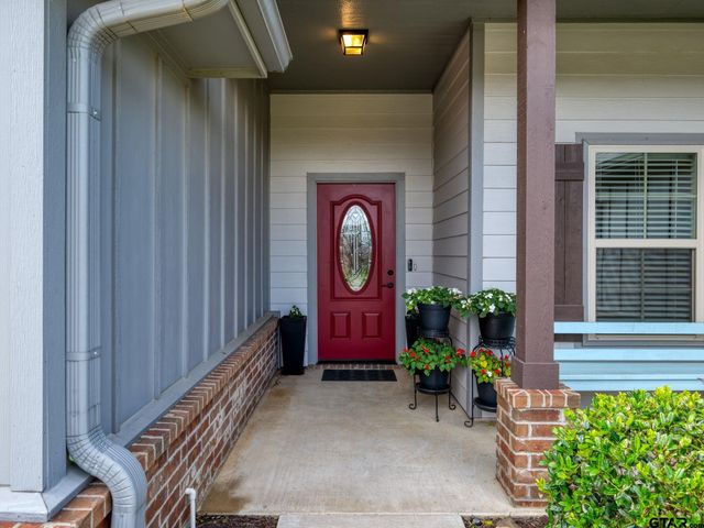 416 Hyde Park Dr, Chandler, TX 75758