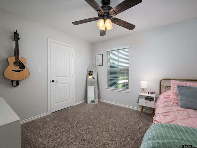 416 Hyde Park Dr, Chandler, TX 75758