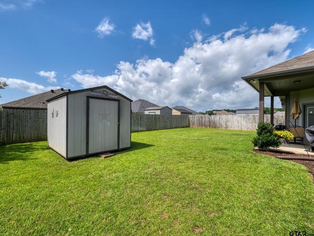 416 Hyde Park Dr, Chandler, TX 75758