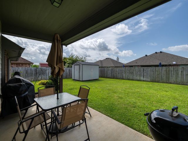 416 Hyde Park Dr, Chandler, TX 75758