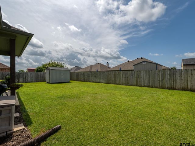416 Hyde Park Dr, Chandler, TX 75758