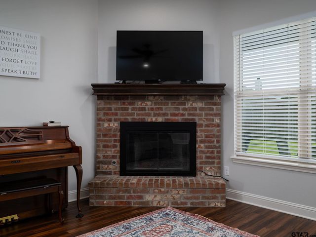 416 Hyde Park Dr, Chandler, TX 75758