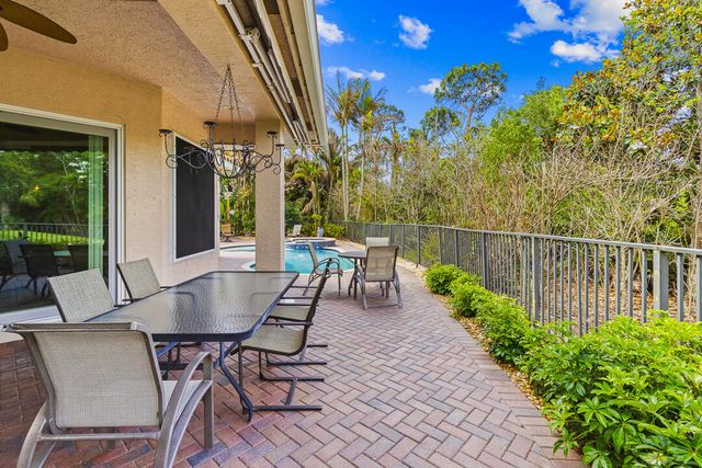 904 SW Pebble Lane, Palm City, FL 34990