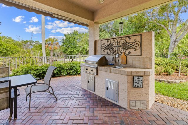 904 SW Pebble Lane, Palm City, FL 34990