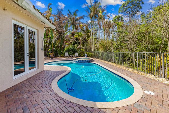 904 SW Pebble Lane, Palm City, FL 34990