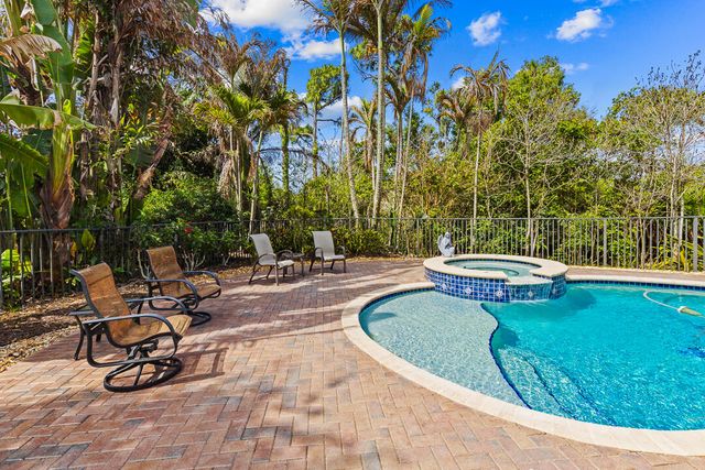 904 SW Pebble Lane, Palm City, FL 34990