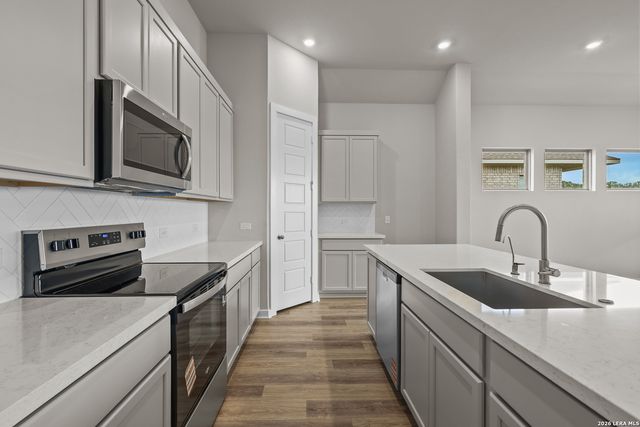 313 Ainslie St W, Castroville, TX 78009