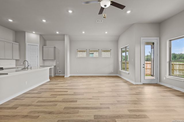 313 Ainslie St W, Castroville, TX 78009