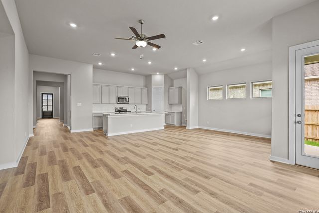 313 Ainslie St W, Castroville, TX 78009