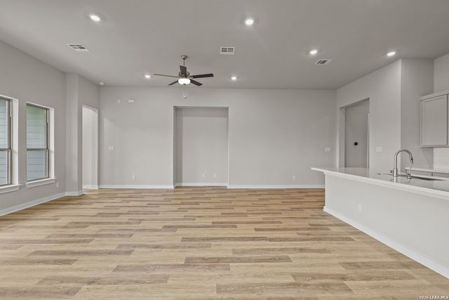 313 Ainslie St W, Castroville, TX 78009