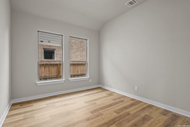 313 Ainslie St W, Castroville, TX 78009