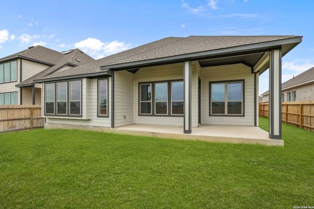 313 Ainslie St W, Castroville, TX 78009