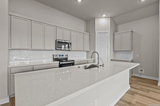 313 Ainslie St W, Castroville, TX 78009