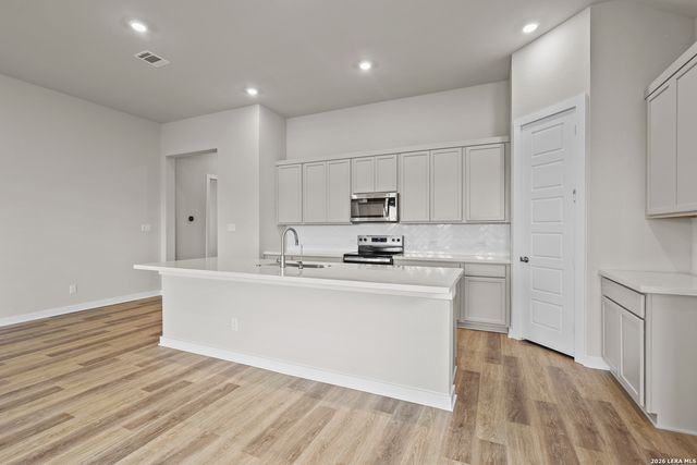 313 Ainslie St W, Castroville, TX 78009