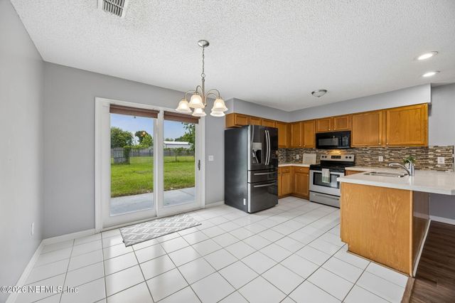533 E OHIO Avenue, Macclenny, FL 32063