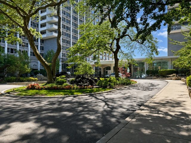 4250 N Marine Drive 716, Chicago, IL 60613