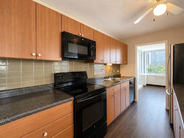 4250 N Marine Drive 716, Chicago, IL 60613