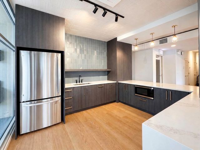 4250 N Marine Drive 716, Chicago, IL 60613
