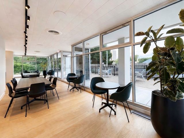 4250 N Marine Drive 716, Chicago, IL 60613