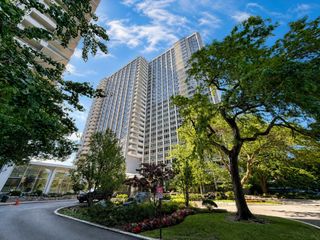 4250 N Marine Drive 716, Chicago, IL 60613