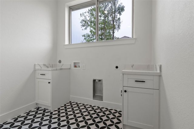 525 County Road 6617, Dayton, TX 77535