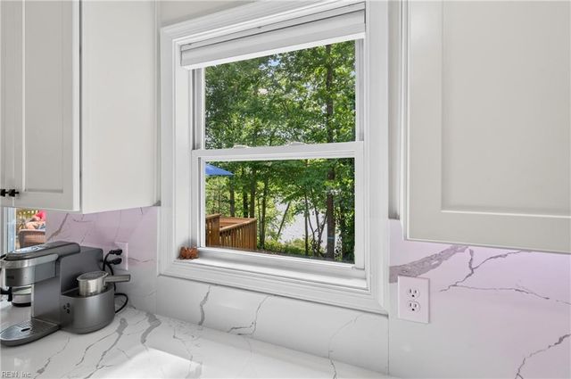 101 View Pointe DR, Newport News, VA 23603