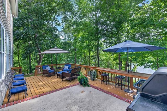 101 View Pointe DR, Newport News, VA 23603