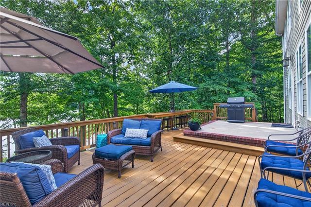 101 View Pointe DR, Newport News, VA 23603