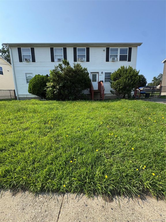 806 Bayview Avenue, Amityville, NY 11701