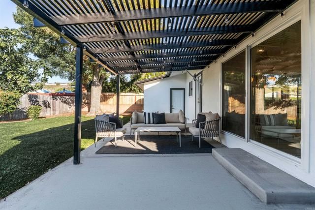 7750 Ropalt St, La Mesa, CA 91942