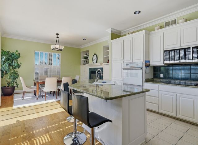 10016 Academy Knolls Drive NE, Albuquerque, NM 87111
