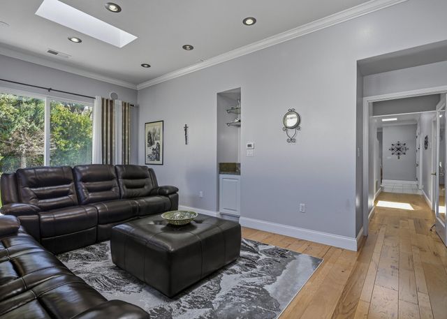 10016 Academy Knolls Drive NE, Albuquerque, NM 87111