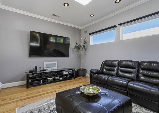 10016 Academy Knolls Drive NE, Albuquerque, NM 87111