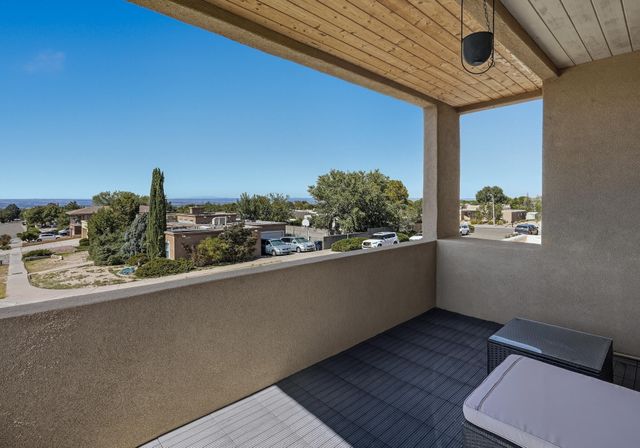 10016 Academy Knolls Drive NE, Albuquerque, NM 87111