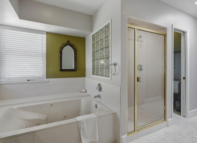 10016 Academy Knolls Drive NE, Albuquerque, NM 87111
